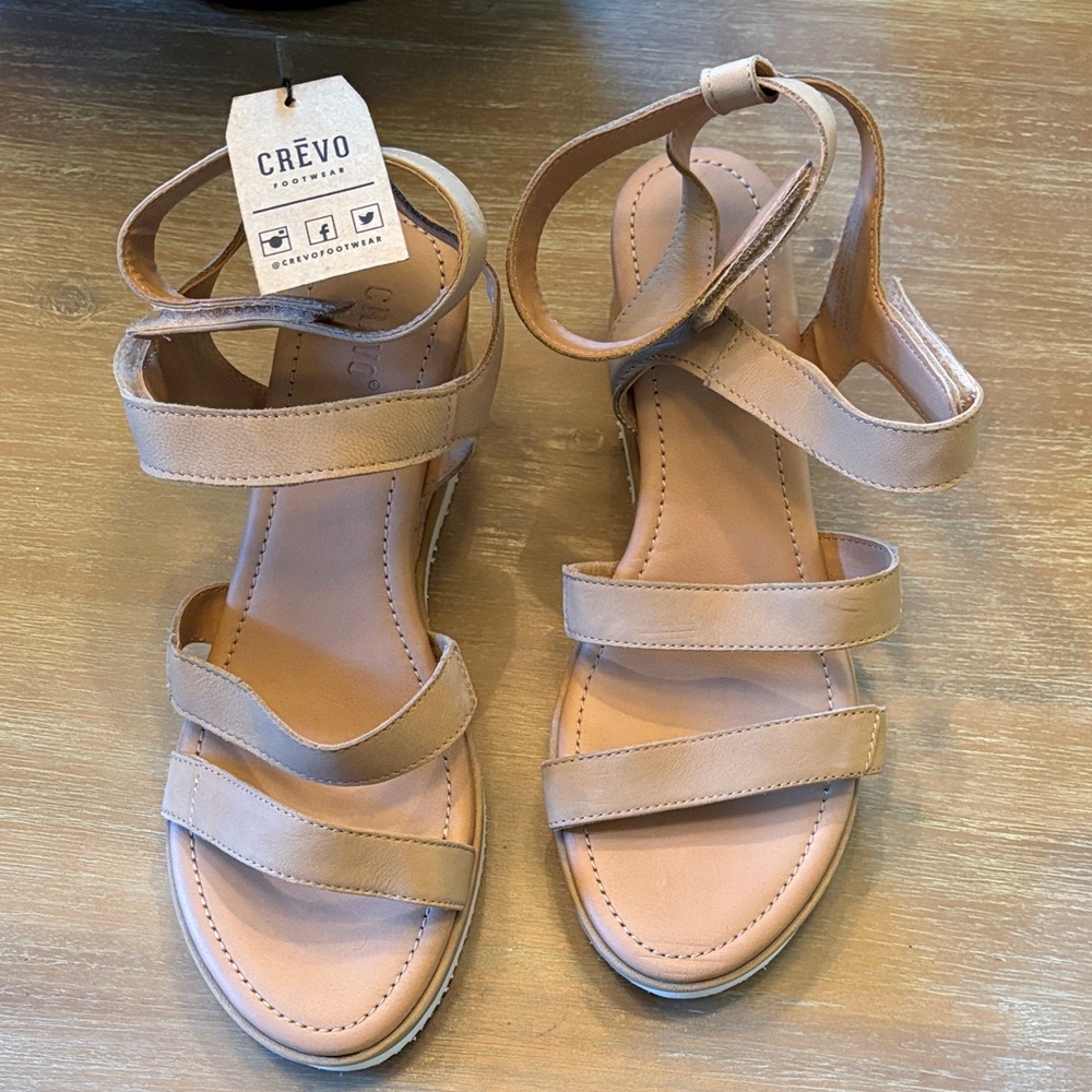 Crevo Women's Beige Strappy Sandals leather size 9.5